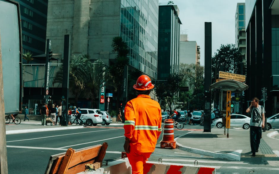 Trabalhador da construção civil em São Paulo representa a luta por melhores condições de trabalho no Brasil